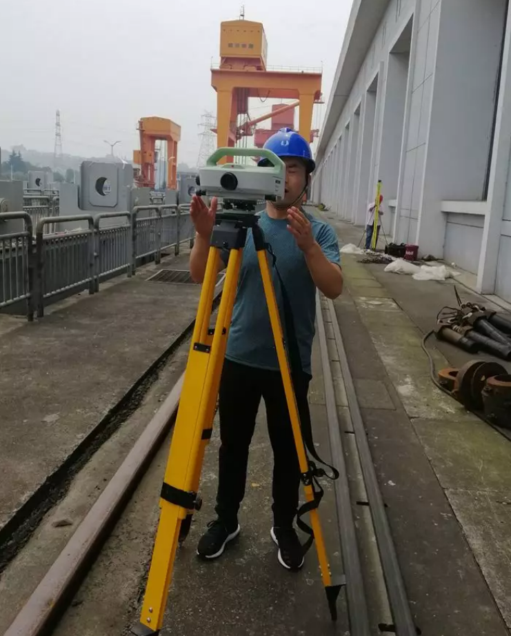 電子水準(zhǔn)儀測量現(xiàn)場 電子水準(zhǔn)儀測量現(xiàn)場